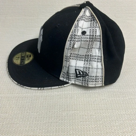 New Era Black Cap with Silver MLB Logo Patch Yankees - Picture 2 of 10